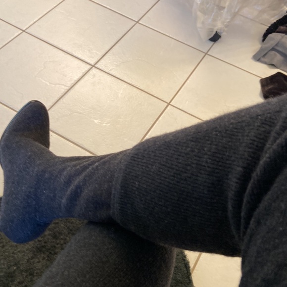 Genuine Cashmere Cropped Pants - Picture 4 of 15